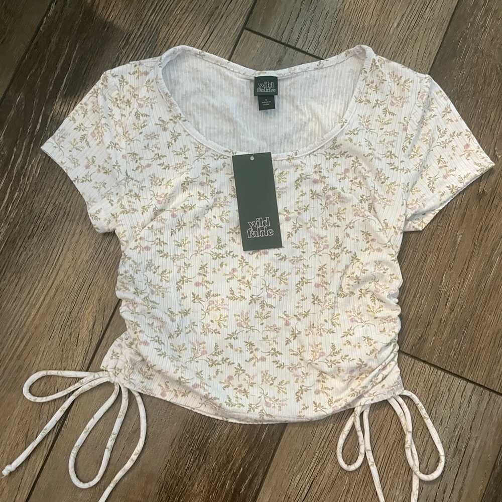 Wild Fable cropped, side-cinched, floral top, new with tags.